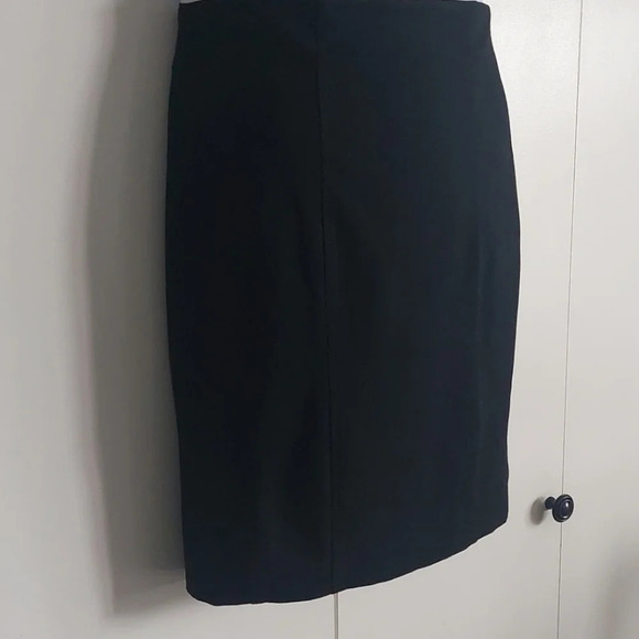 Express A line pencil skirt Business Casual Black 6 minimalist - Picture 2 of 4